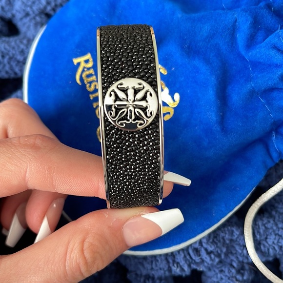 Rustic Cuff black bracelet - Picture 2 of 3